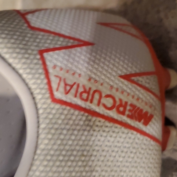 Nike Cleats size 6.5 no shoe strings - Picture 4 of 9